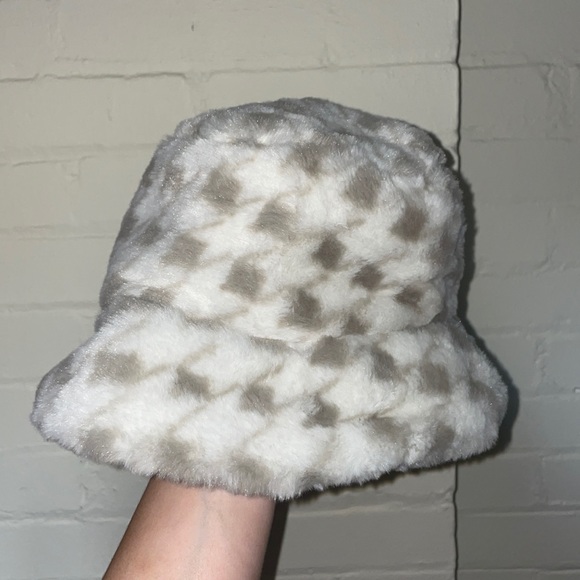 Laundry By Shelli Segal Accessories - fuzzy bucket hat